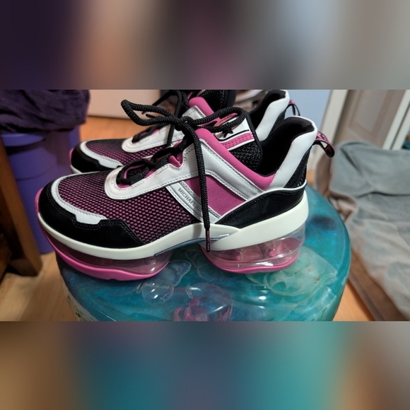 New Michael Kors Olympia Extreme Leather and Scuba Trainer Size 7 - Picture 4 of 10